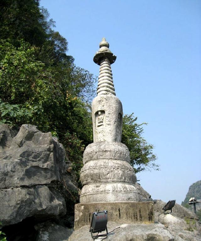 A scenic view of Guilin Xiangshansi Taqun Yu Shike