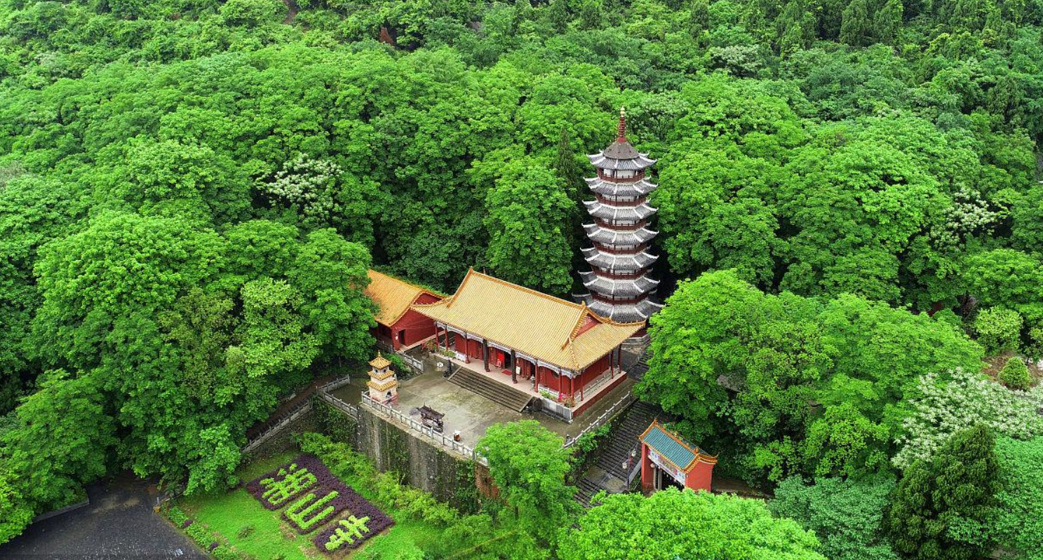 A scenic view of Guilin Xiangshansi Taqun Yu Shike