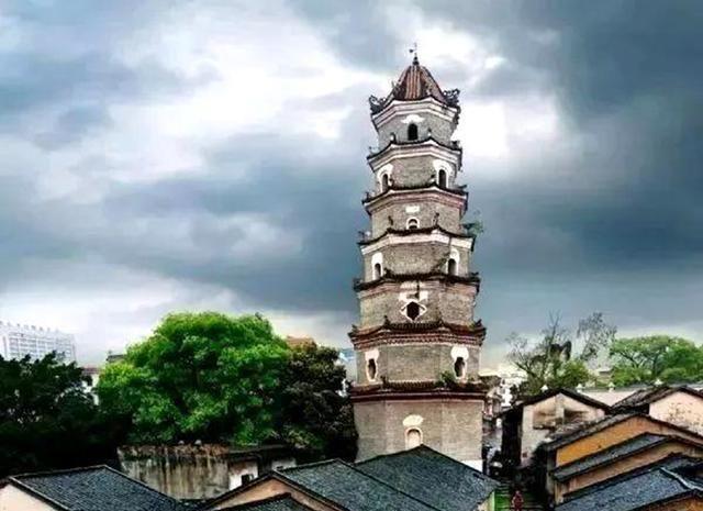A scenic view of Guilin Xiangshansi Taqun Yu Shike