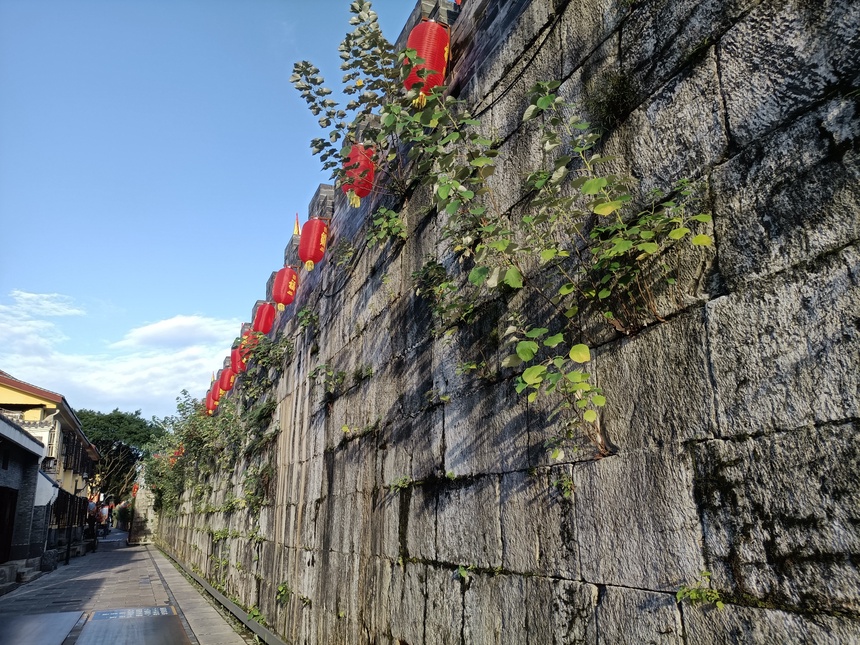 A scenic view of Guilin Yongningzhoucheng Chengqiang