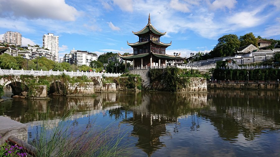 A scenic view of Guiyang Wenchange He Jiaxiulou