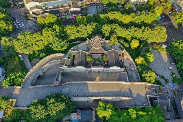 A scenic view of Guiyang Wenchange He Jiaxiulou