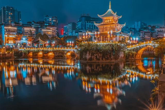A scenic view of Guiyang Wenchange He Jiaxiulou