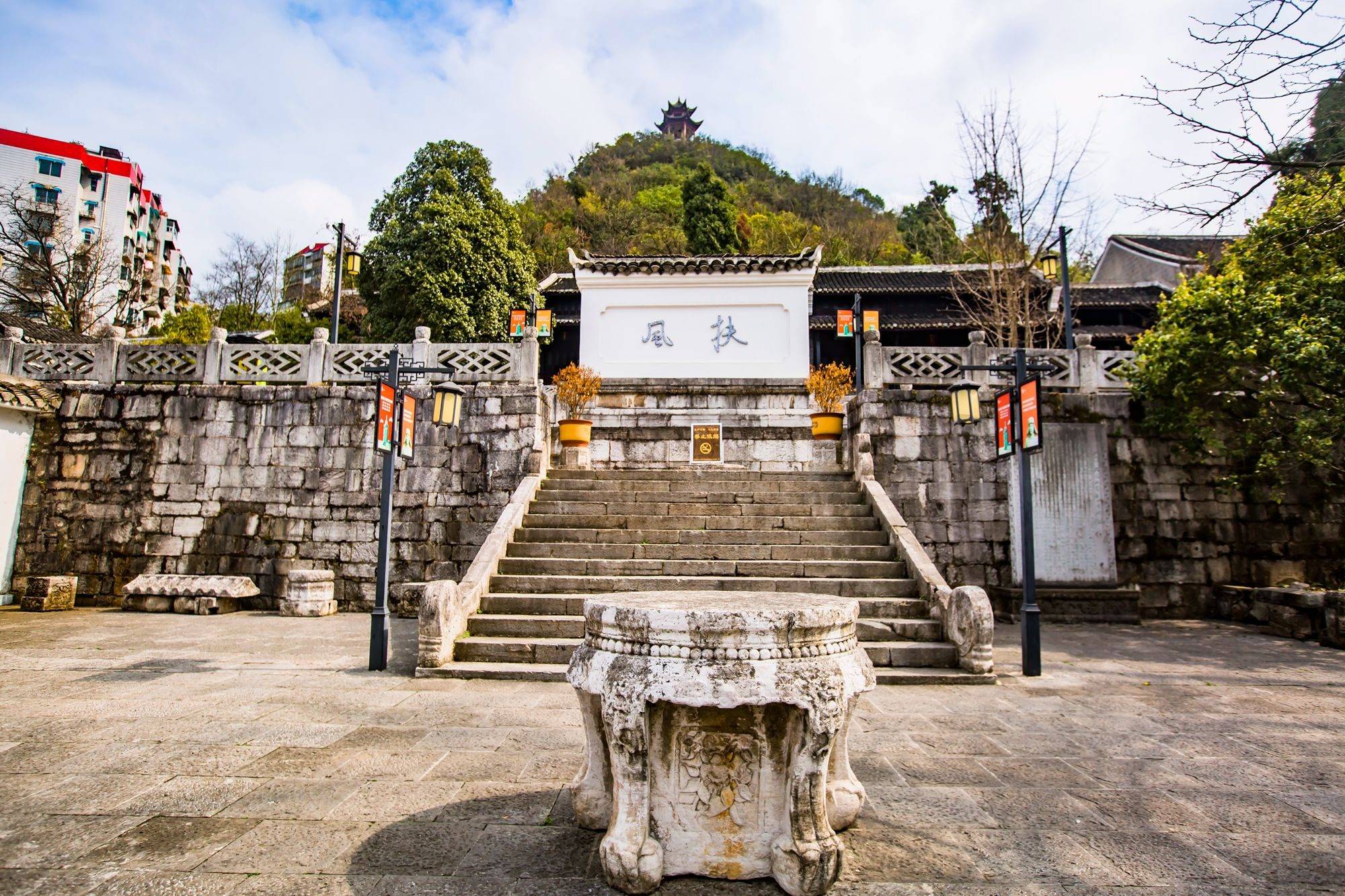 A scenic view of Guiyang Yangmingdong He Yangmingci