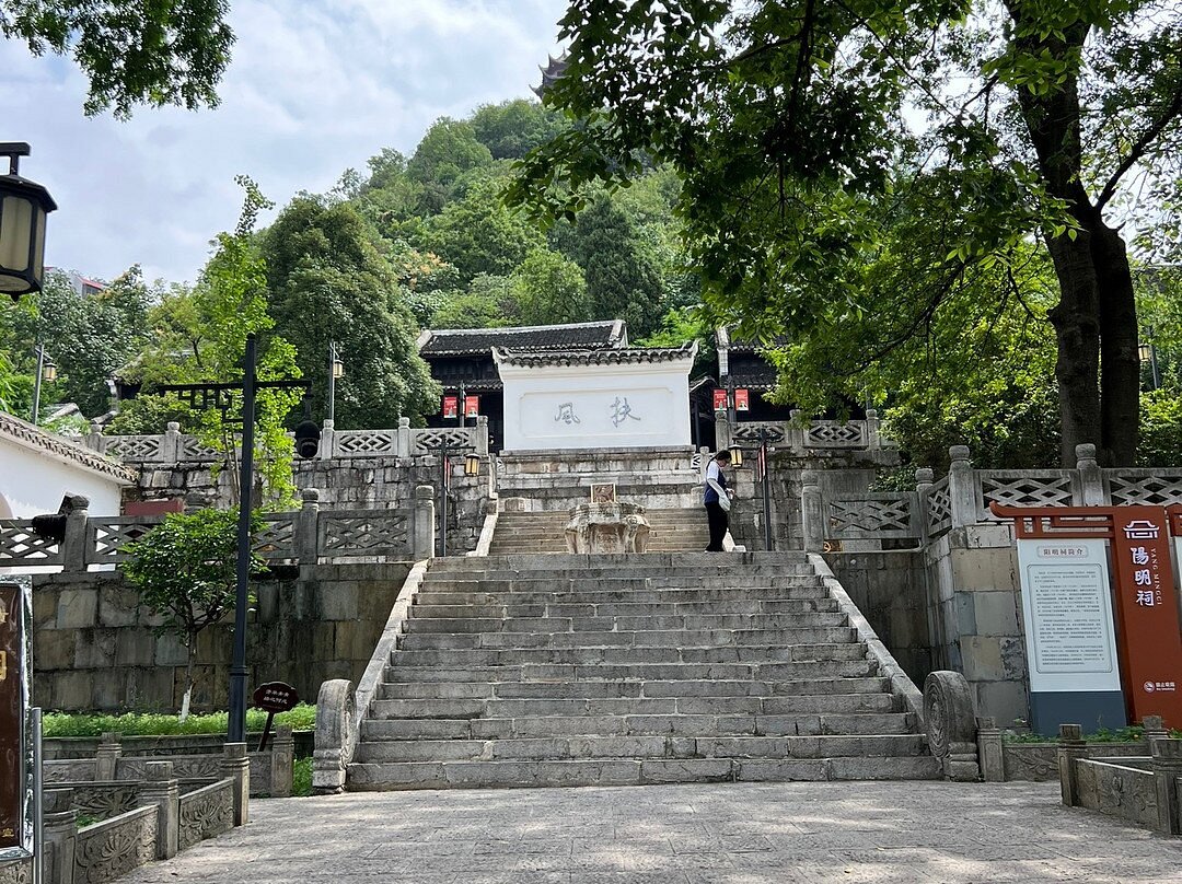 A scenic view of Guiyang Yangmingdong He Yangmingci