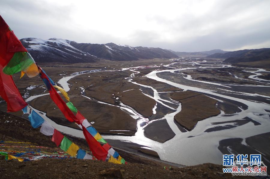 A scenic view of Guoluo Heping Jiefang Jiniandi