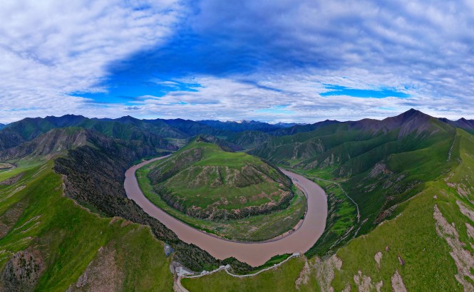 A scenic view of Guoluo Heping Jiefang Jiniandi