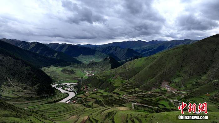 A scenic view of Guoluo Hongjungou