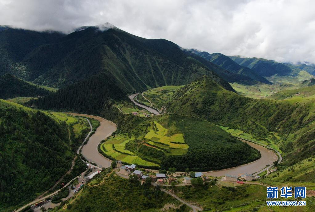 A scenic view of Guoluo Hongjungou