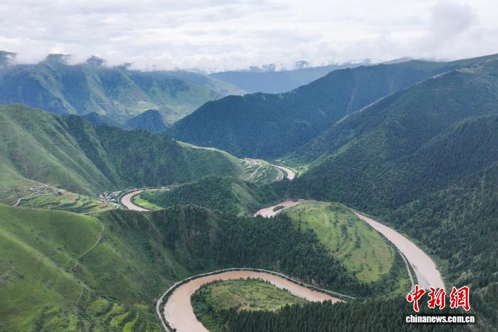A scenic view of Guoluo Hongjungou