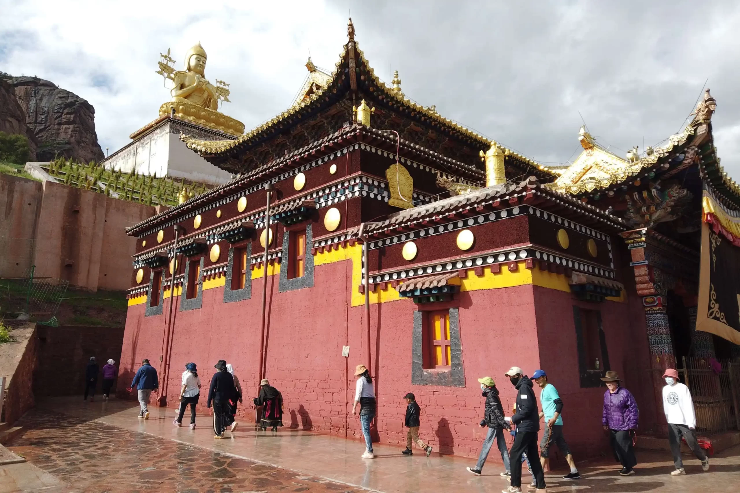 A scenic view of Guoluo Lajiasi