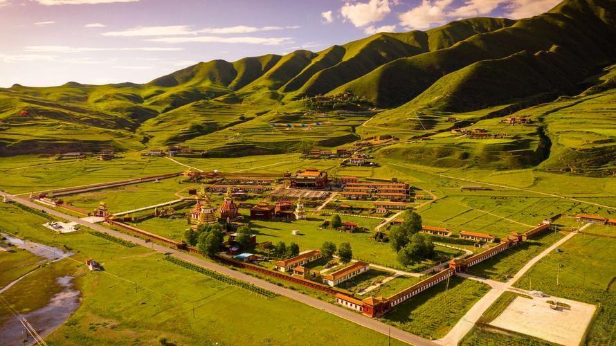 A scenic view of Guoluo Lajiasi