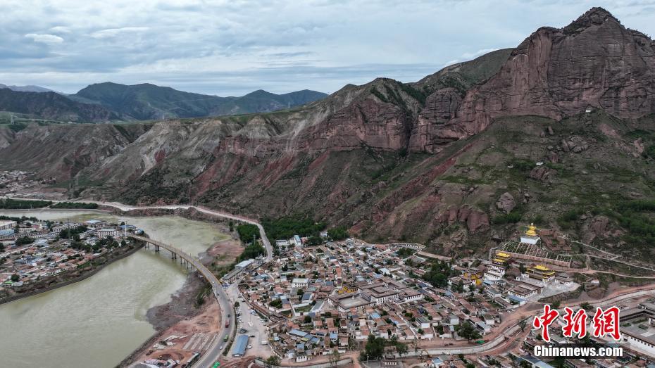 A scenic view of Guoluo Lajiasi