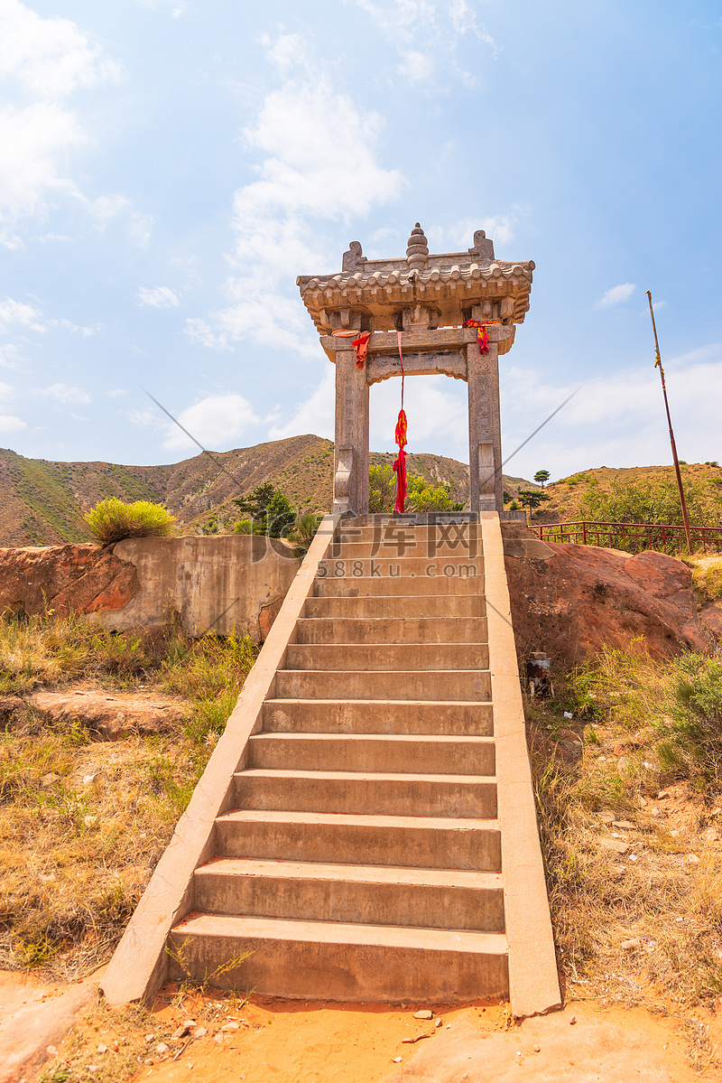 A scenic view of Guyuan Xumishan Shiku