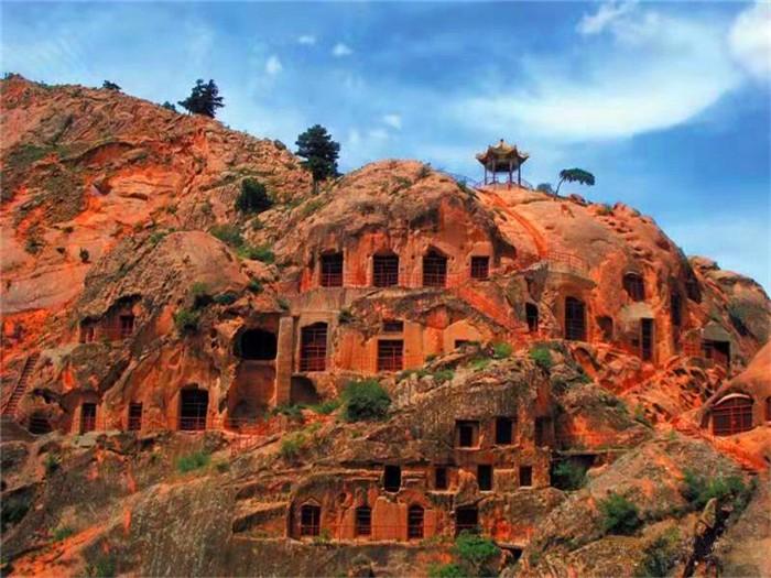 A scenic view of Guyuan Xumishan Shiku