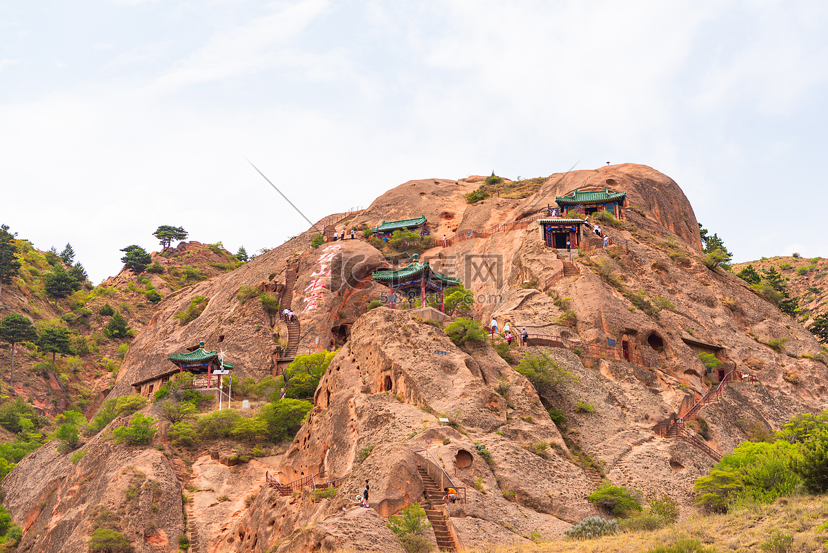 A scenic view of Guyuan Xumishan Shiku