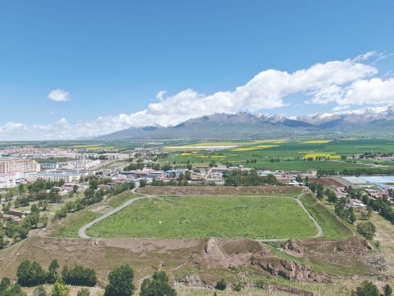 A scenic view of Haibei Menyuan Gucheng