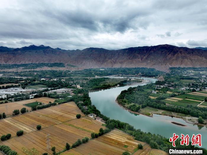 A scenic view of Haidong Ahetan Qingzhensi