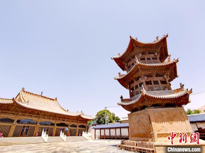 A scenic view of Haidong Ahetan Qingzhensi