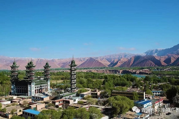 A scenic view of Haidong Ahetan Qingzhensi