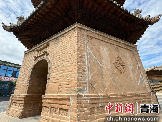 A scenic view of Haidong Ahetan Qingzhensi