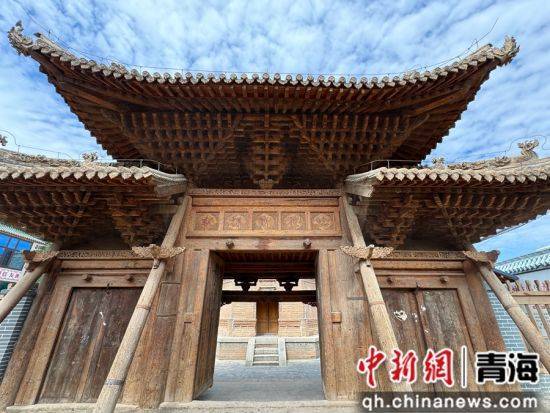 A scenic view of Haidong Ahetan Qingzhensi