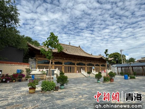 A scenic view of Haidong Ahetan Qingzhensi