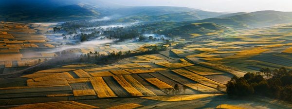 A scenic view of Haidong Ahetan Qingzhensi