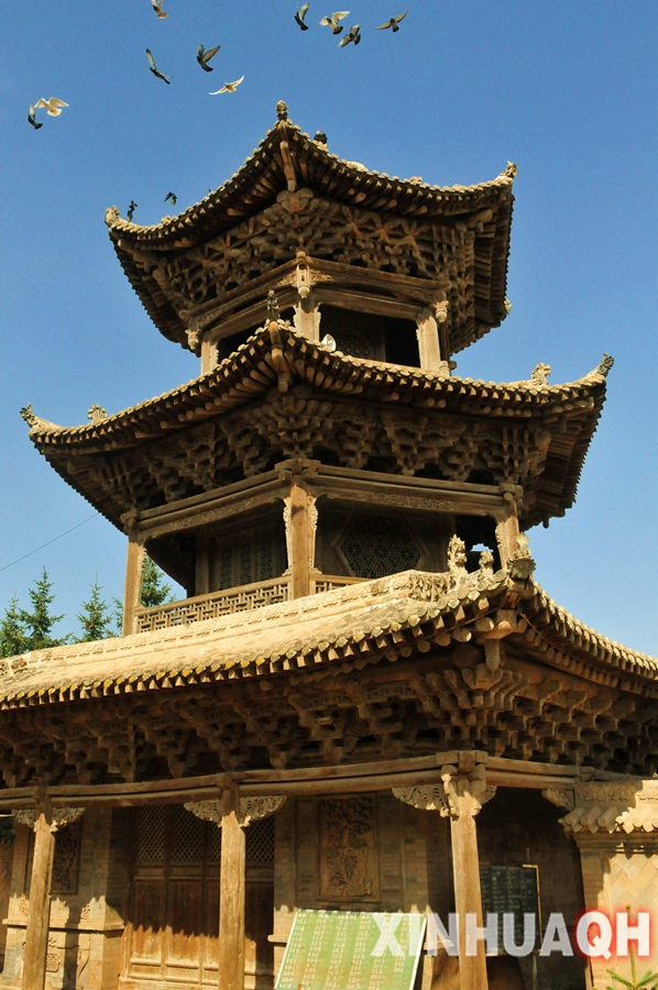 A scenic view of Haidong Hongshuiquan Qingzhensi