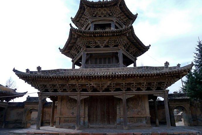 A scenic view of Haidong Hongshuiquan Qingzhensi