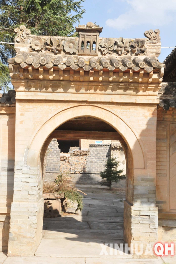 A scenic view of Haidong Hongshuiquan Qingzhensi