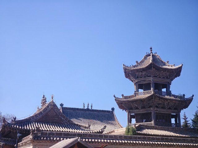 A scenic view of Haidong Hongshuiquan Qingzhensi