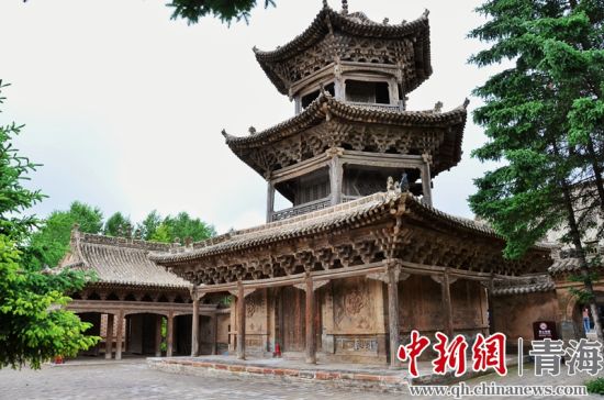 A scenic view of Haidong Hongshuiquan Qingzhensi