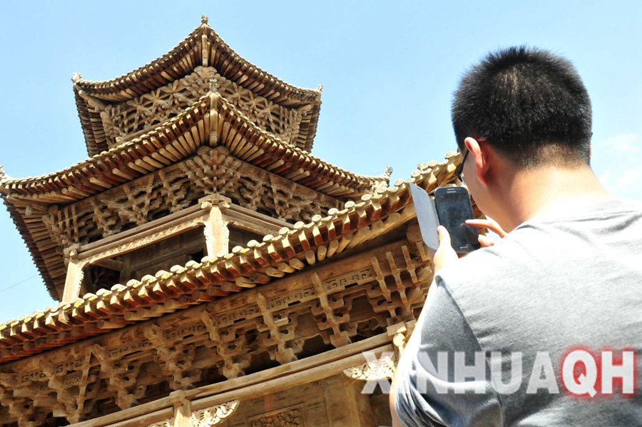 A scenic view of Haidong Hongshuiquan Qingzhensi