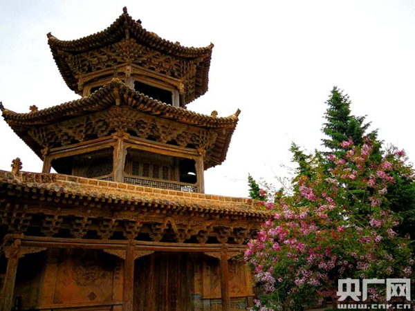 A scenic view of Haidong Hongshuiquan Qingzhensi