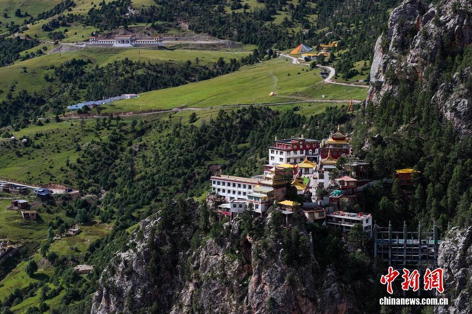 A scenic view of Haidong Quezangsi