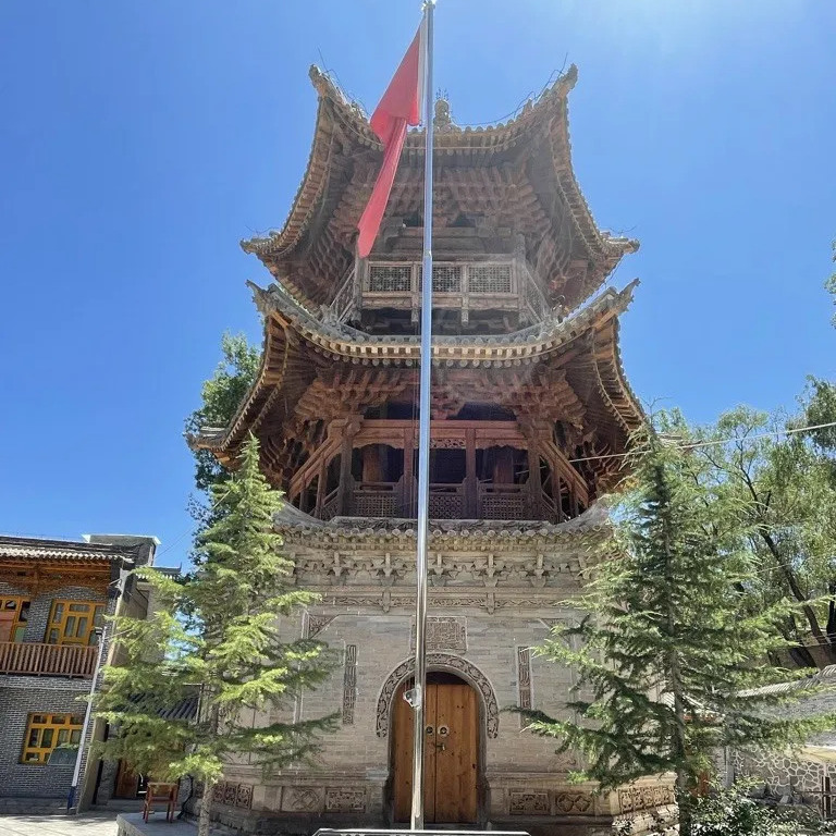 A scenic view of Haidong Salazu Qingzhensi Gujianzhuqun