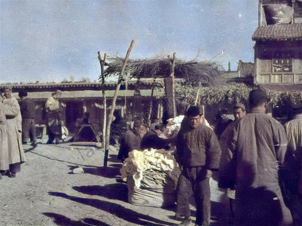 A scenic view of Haidong Xunhua Xilu Hongjun Geming Jiuzhi