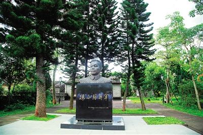 A scenic view of Haikou Qiongya Gongnong Hongjun Yunlong Gaibian Jiuzhi