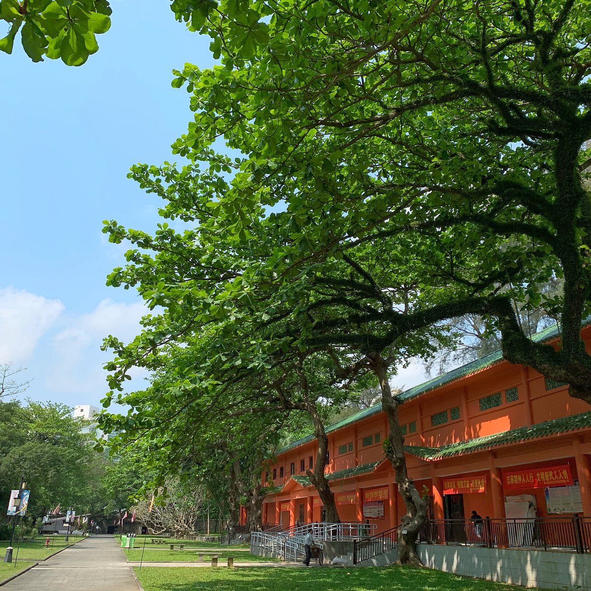 A scenic view of Haikou Xiuying Paotai