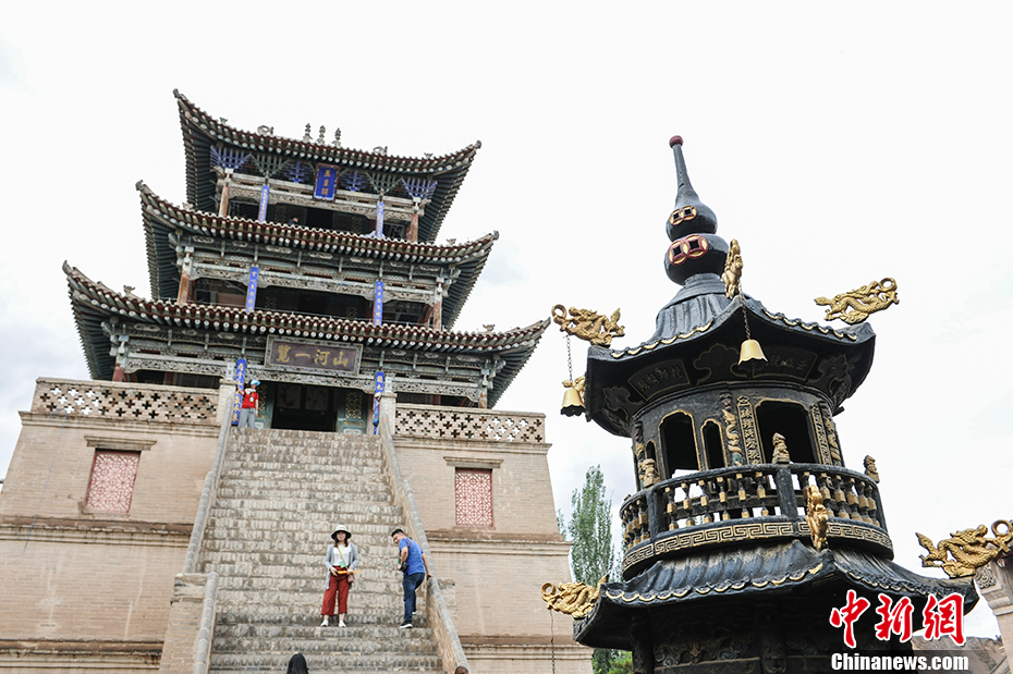 A scenic view of Hainan Guide Wenmiao Ji Yuhuangge