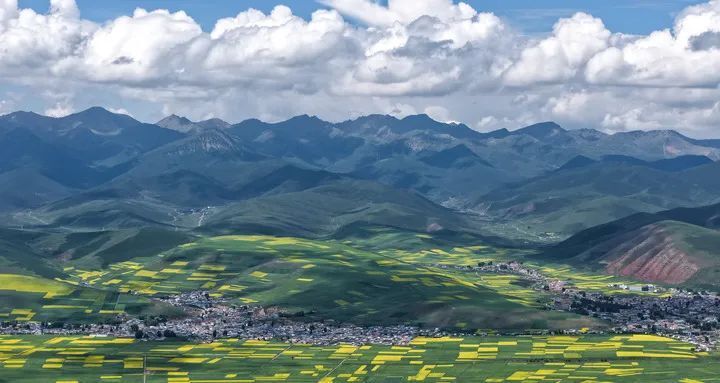 A scenic view of Hainan Zhenzhusi