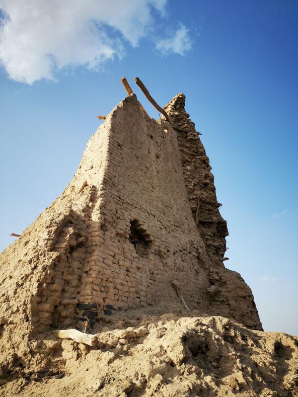 A scenic view of Hami Jingnei Fengsui Yizhi