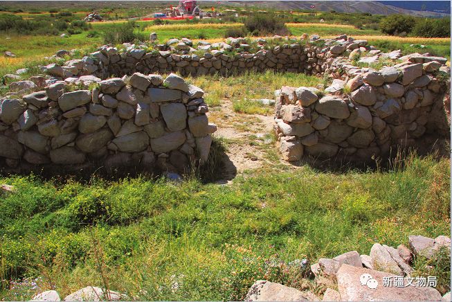 A scenic view of Hami Yuegongtai Xiheigou Yizhiqun