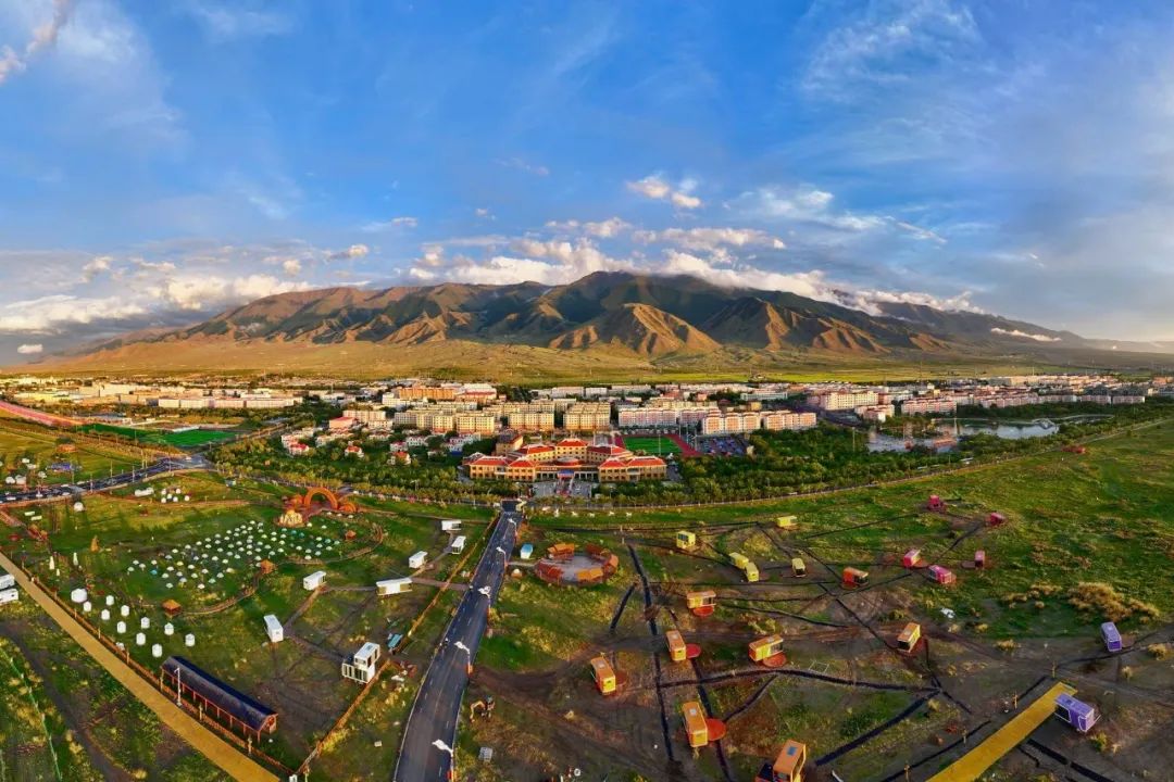 A scenic view of Hami Yuegongtai Xiheigou Yizhiqun