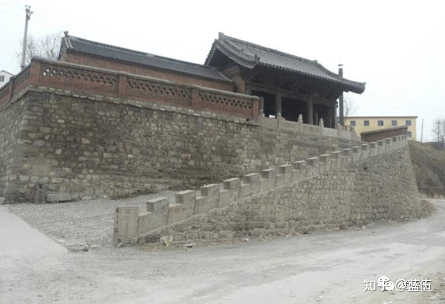 A scenic view of Handan Chengtang Temple Gate