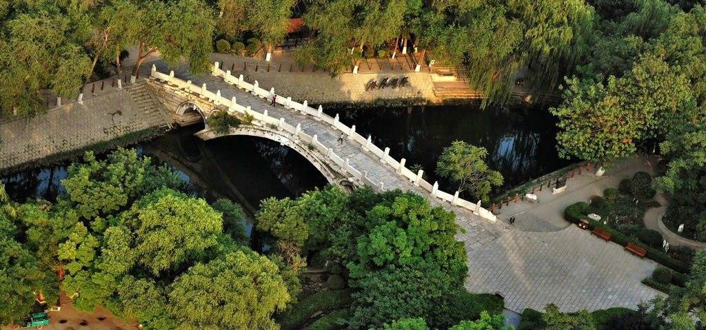A scenic view of Handan Hongji Bridge