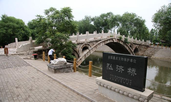 A scenic view of Handan Hongji Bridge