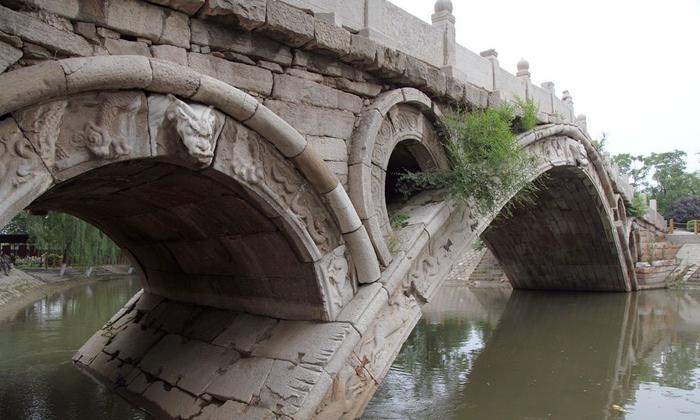A scenic view of Handan Hongji Bridge