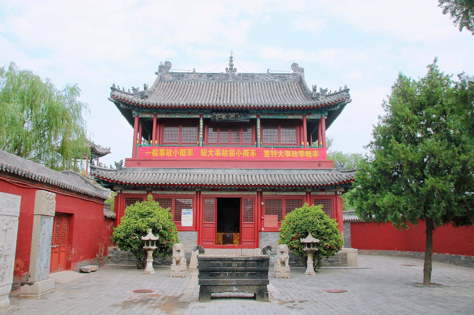 A scenic view of Handan Huangliangmeng Luxian Shrine
